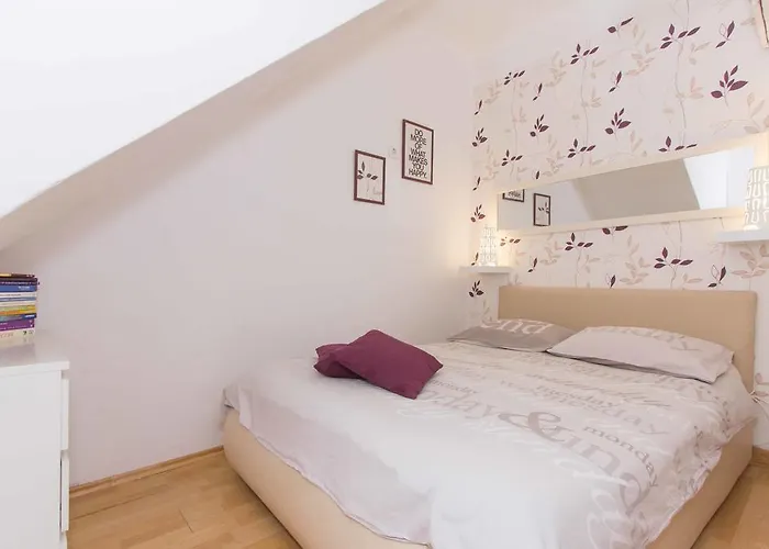 Red Valentino * Split